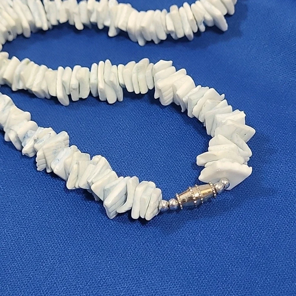 Y2K Style‎ Puka Shell Necklace Unisex Light Blue Jagged Stacked Beaded